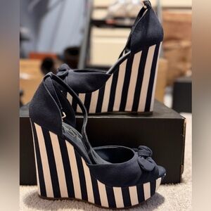 Jessica Simpson Navy and White Wedge Sandals
